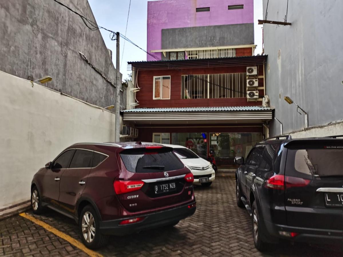 Kozy 15 Guesthouse Surabaya Exterior photo